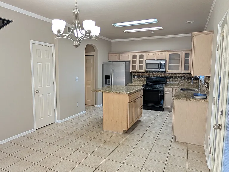 805 Bonnie Ct — Photo 6