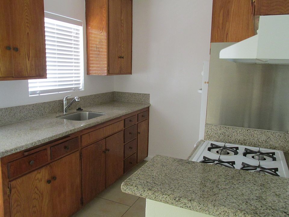 2nd image of 4228 N Lakewood Blvd APT B