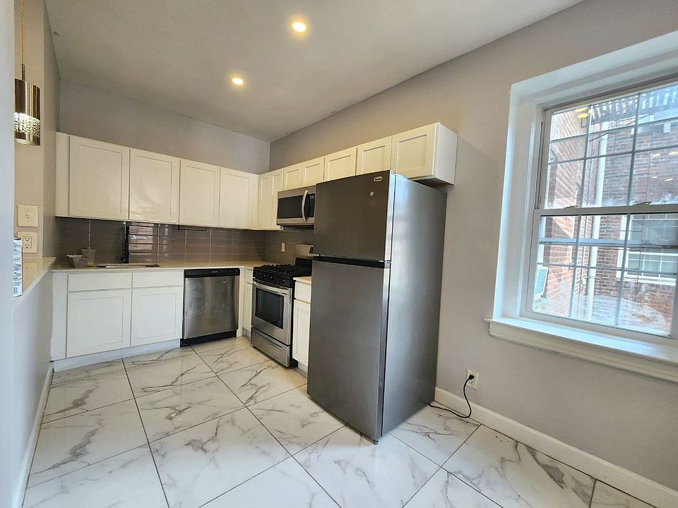 1st image of 17 Dewitt Rd #109