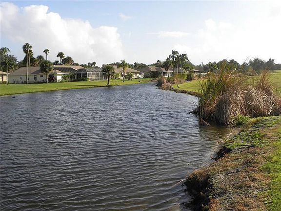 5th image of 36 Pine Arbor Ln