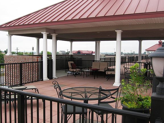 Upper roof top patio area