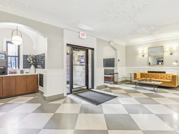 The Oliver on LaSalle