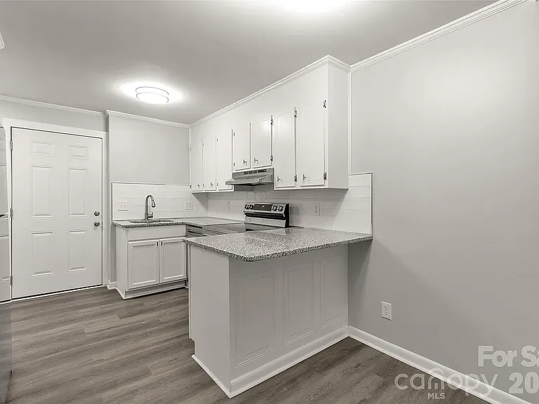 319 Osceola St #D — Photo 8
