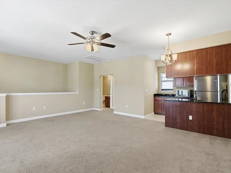 290 Westlawn Dr — Photo 2