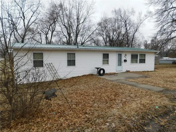 222 N McKissock St, Pleasant Hill, MO 64080