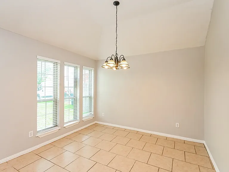 9324 Cynthia Ct — Photo 5