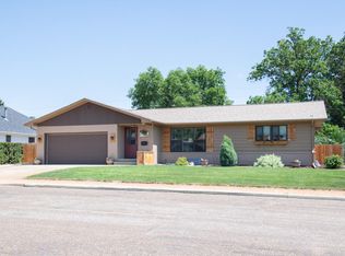 832 9th Ave W, Dickinson, ND 58601