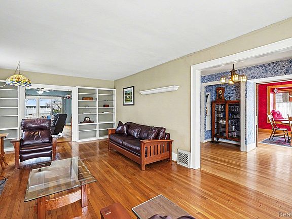 5th image of 1235 Yorkshire Rd