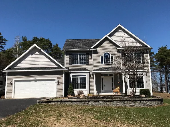 10 Hillside Dr, Peru, NY 12972