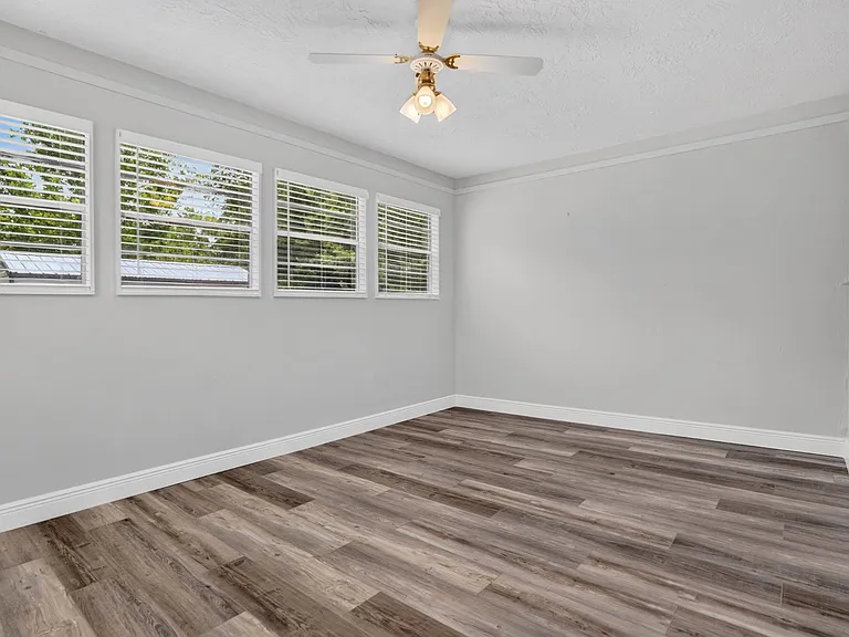 53 S Jeffery St — Photo 10