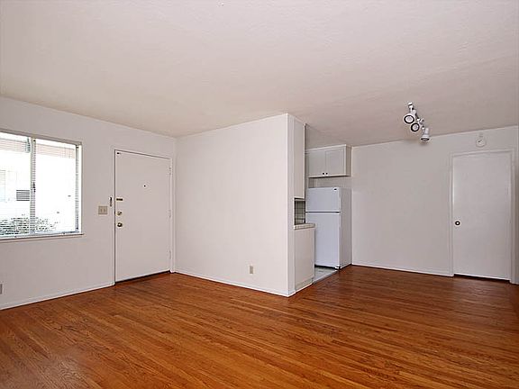2nd image of 542 Forest Ave APT A