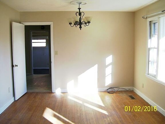 3rd image of 411 Highland Dr