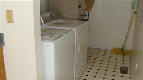 laundry room with washer & dryer