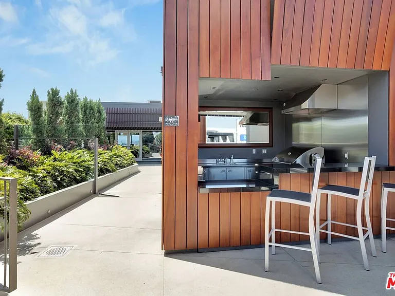 6250 Hollywood Blvd — Photo 21