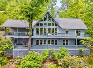 1411 Buckberry Dr N, Sapphire, NC 28774