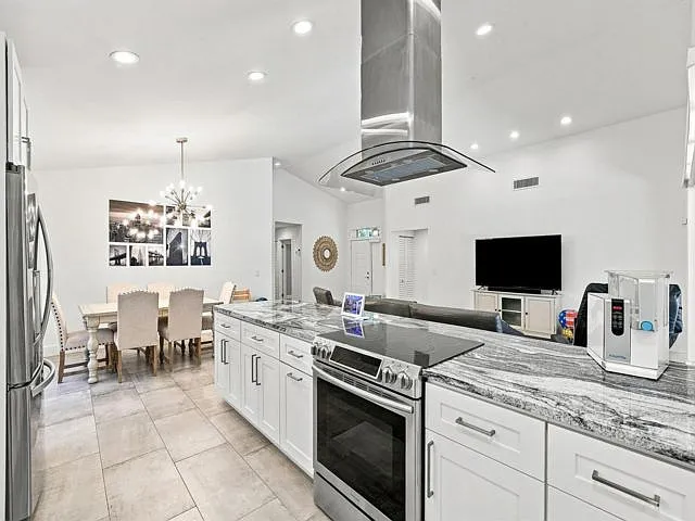 3 bed, 2.0 bath, $4,000 — Photo 3