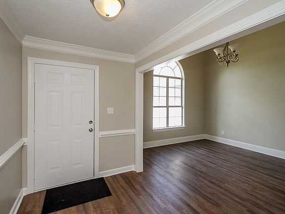 5th image of 4566 Oxford Dr