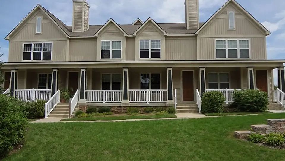 2nd image of 1204 Grove Ct #2/2