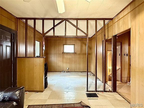 4th image of 5819 Helen Ave