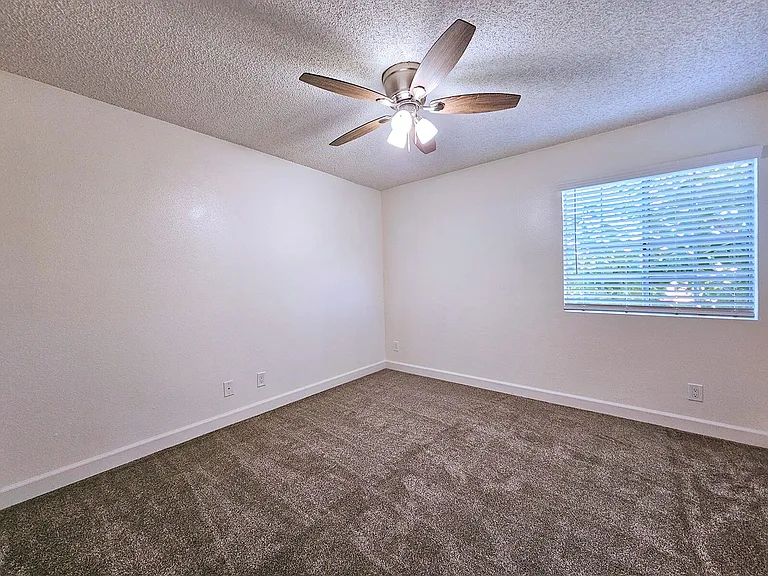 Valley View Apartments — Photo 10