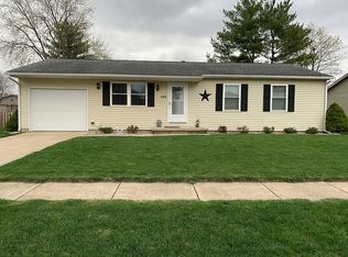 302 Rolling Green Dr, Mt Zion, IL