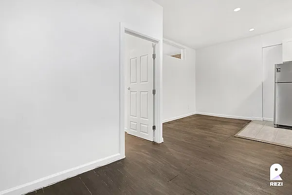 Rented by REZI | media 11