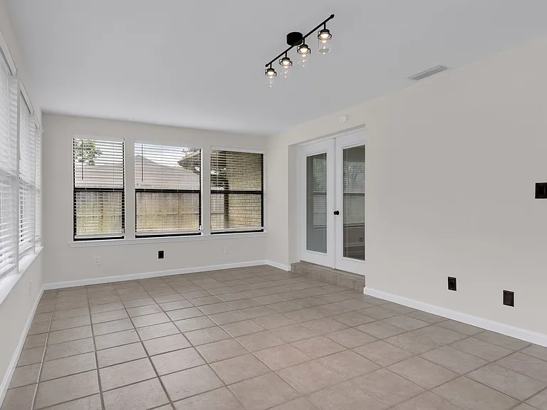 967 Grand Canal St — Photo 33