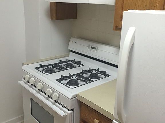2nd image of 2323 E 12th St APT 4F