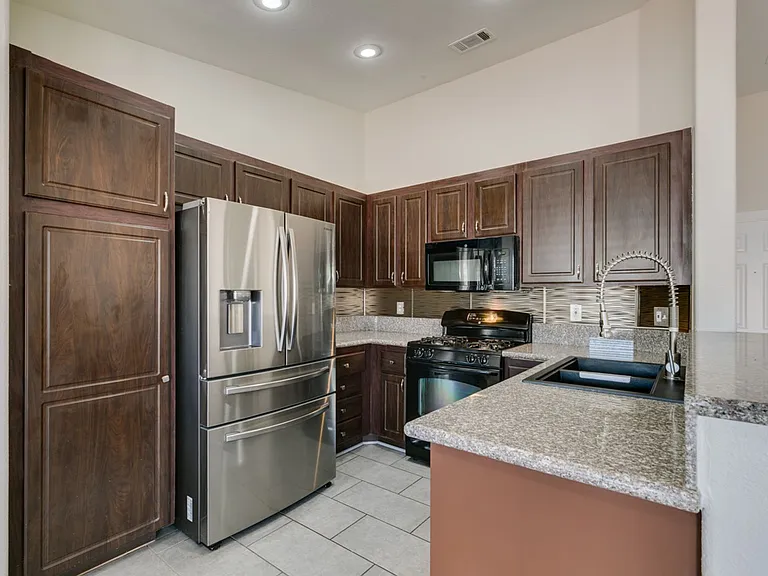 2028 Rustler Ridge Ave — Photo 3