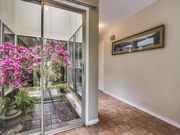 2nd image of 516 Lakevista N