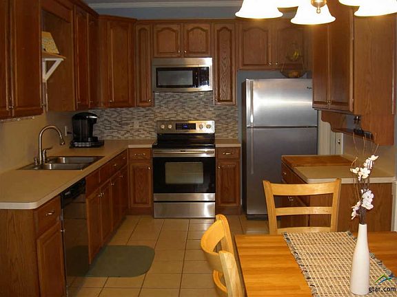 5th image of 19056 Pinedale Cir