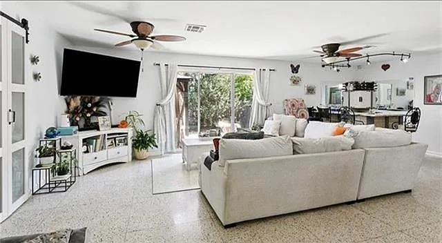 3 bed, 2.5 bath, 1745 sqft, $2,000 — Photo 3