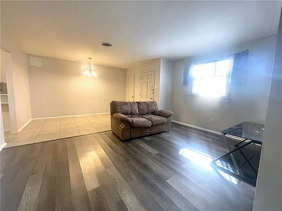 4th image of 513 Homewood Pl