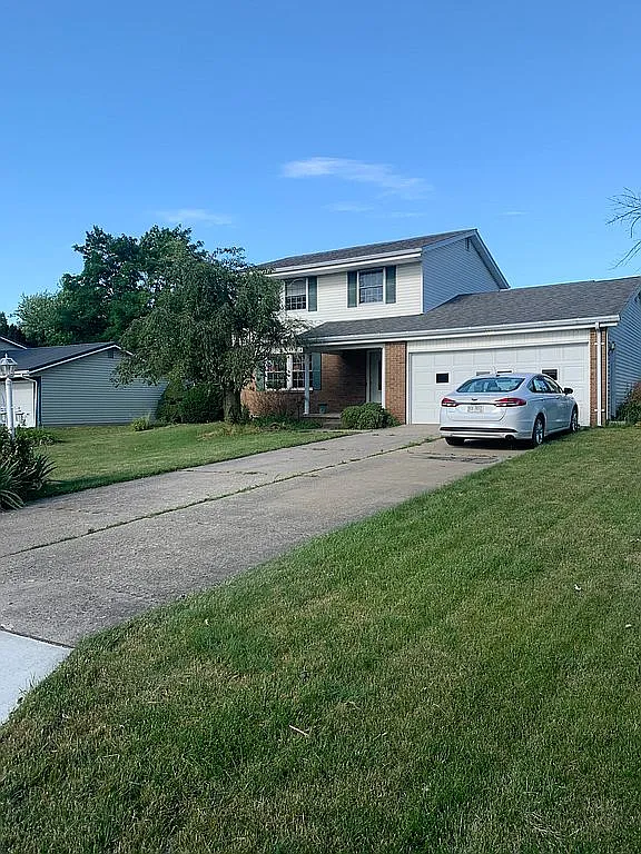 1410 Edgewood Dr photo 1