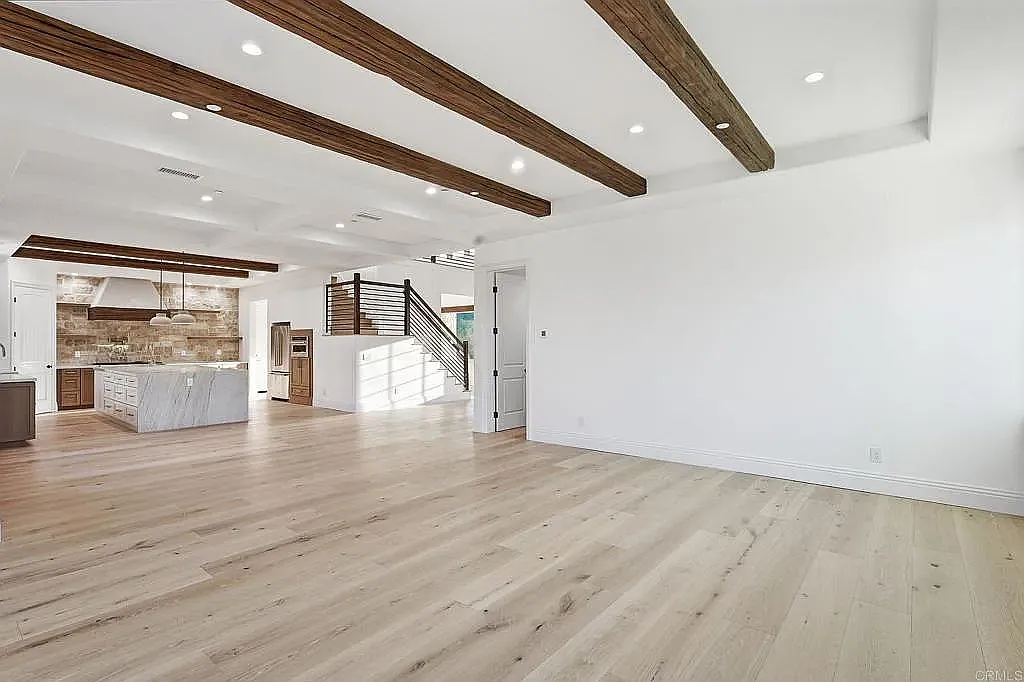 4 bed, 3.5 bath, 4056 sqft, $6,000 — Photo 4