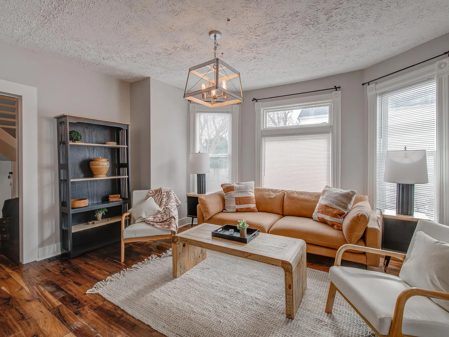 3 bed, 1357 sqft, $2,600 — Photo 1