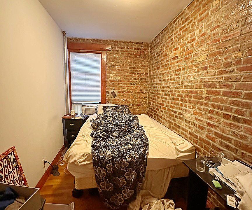 1st image of 424 E 13th St #104