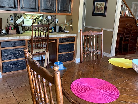 Breakfast nook and desk area