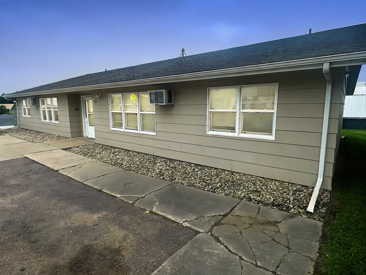 Garretson Apartments III A — Photo 2