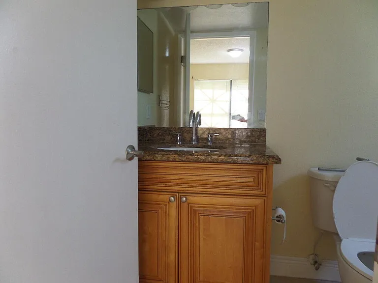 1524 Lake Crystal Dr #B — Photo 15