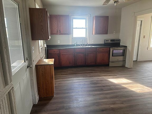 3rd image of 208 South St