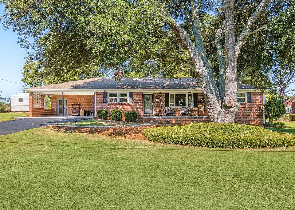 1st image of 305 Belle Meade Rd