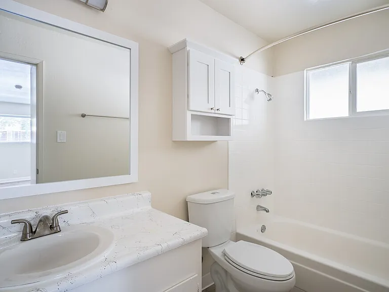 Kingston Place Apartments — Photo 6