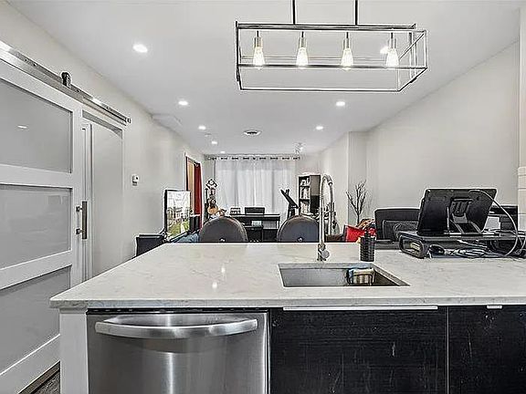 5th image of 1043 S Trenton Ave #1