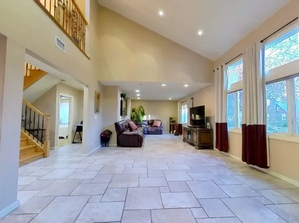 257 Locust Avenue image 12 of 16