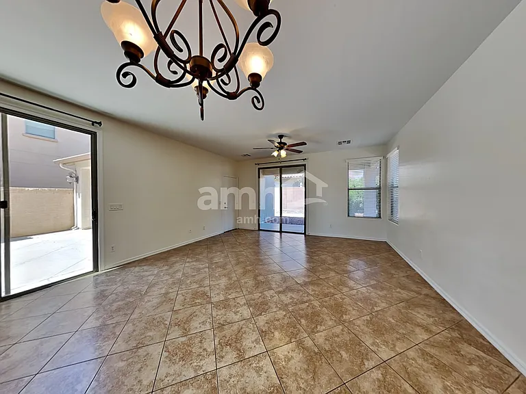 14584 W Maui Ln — Photo 5