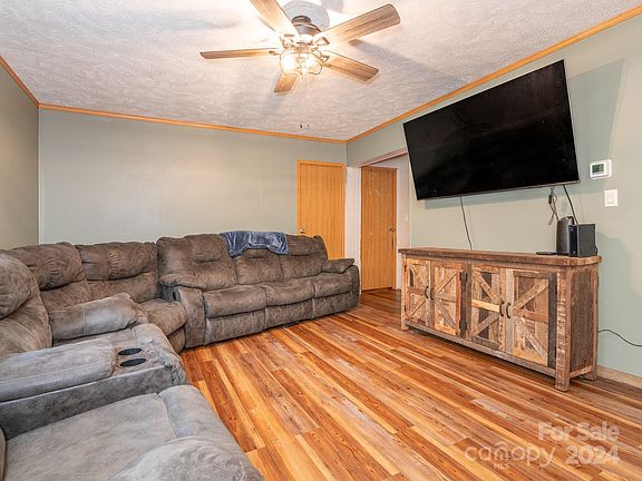 2nd image of 3823 Cross Creek Dr