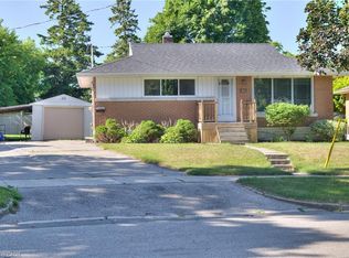 71 Broadmoor Ave, Kitchener, ON N2C1Y6