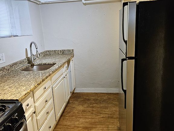 2nd image of 1422 Jersey St
