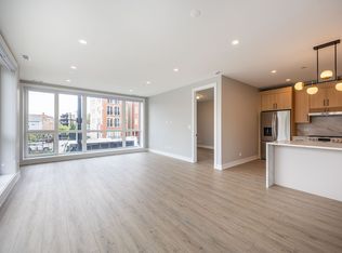 2354 W Polk St #204, Chicago, IL 60612